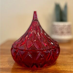 Shannon Crystal Designs of Ireland Red Hershey’s Kiss Diamond Pattern Candy Dish